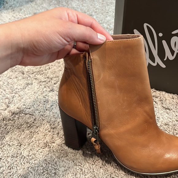 Never worn Elliott Luca Danielle tobacco color boots. - Picture 3 of 5